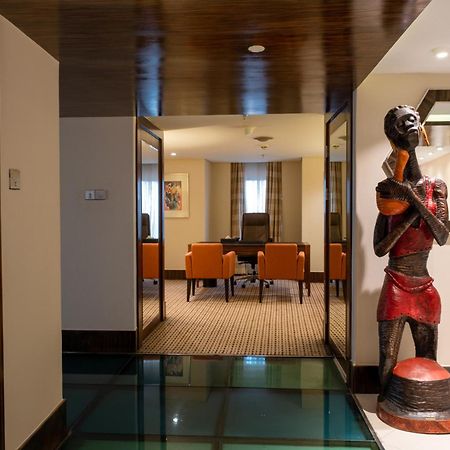 Lagos Continental Hotel Εξωτερικό φωτογραφία The interior of a suite at the Taj Bengal