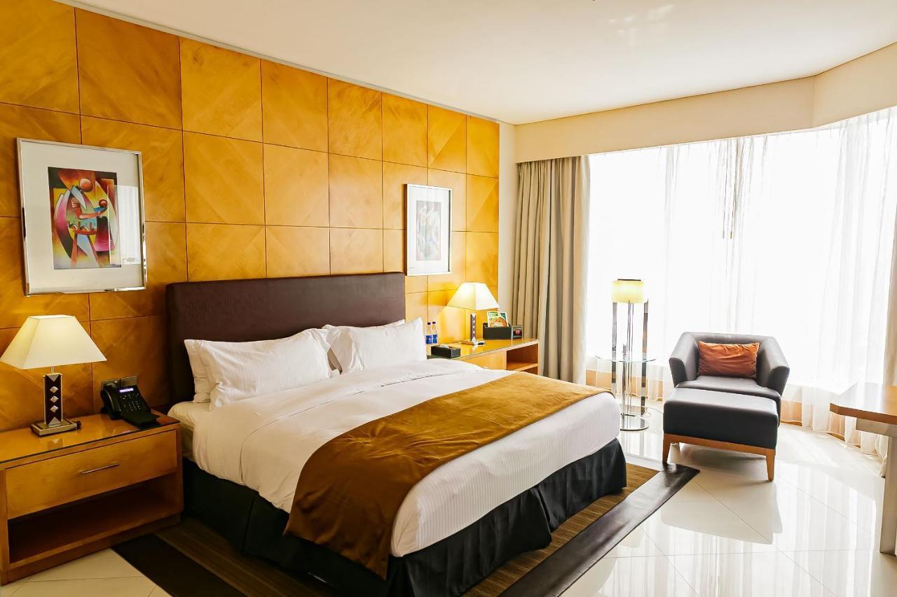 Lagos Continental Hotel Εξωτερικό φωτογραφία A bedroom at the hotel