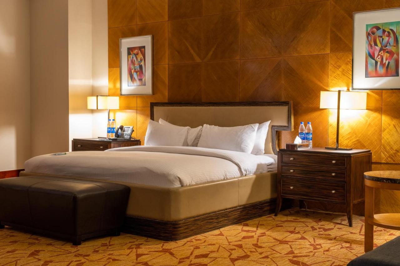Lagos Continental Hotel Εξωτερικό φωτογραφία A bedroom at the Fairmont