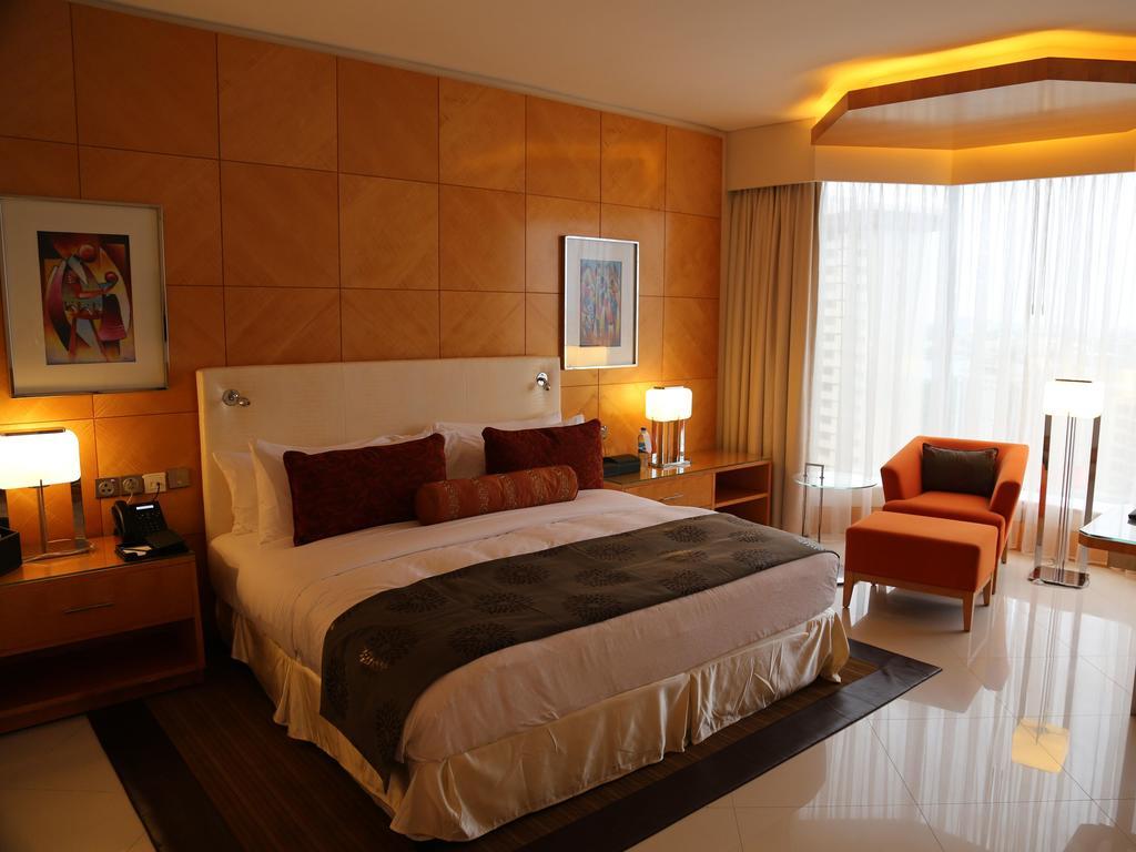 Lagos Continental Hotel Εξωτερικό φωτογραφία A bedroom at the hotel