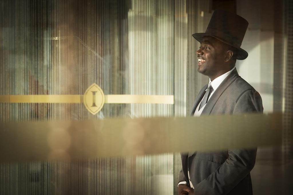 Lagos Continental Hotel Εξωτερικό φωτογραφία A doorman at the entrance of a nightclub in London